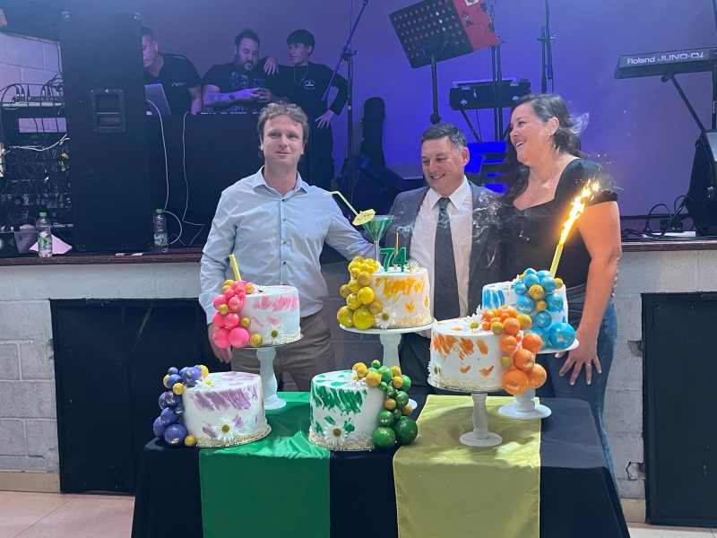 Con una gran fiesta, Mariano Moreno celebr su 74 aniversario